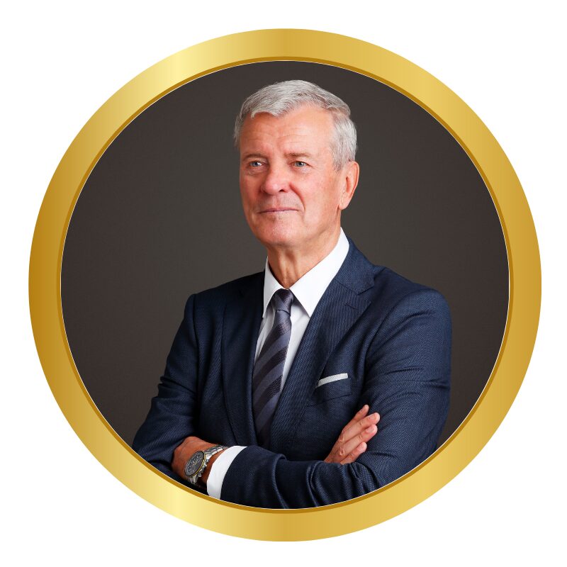 Bill Henderson, member of the China Advisory Board, sharing his experience with the Deep Health® Device
