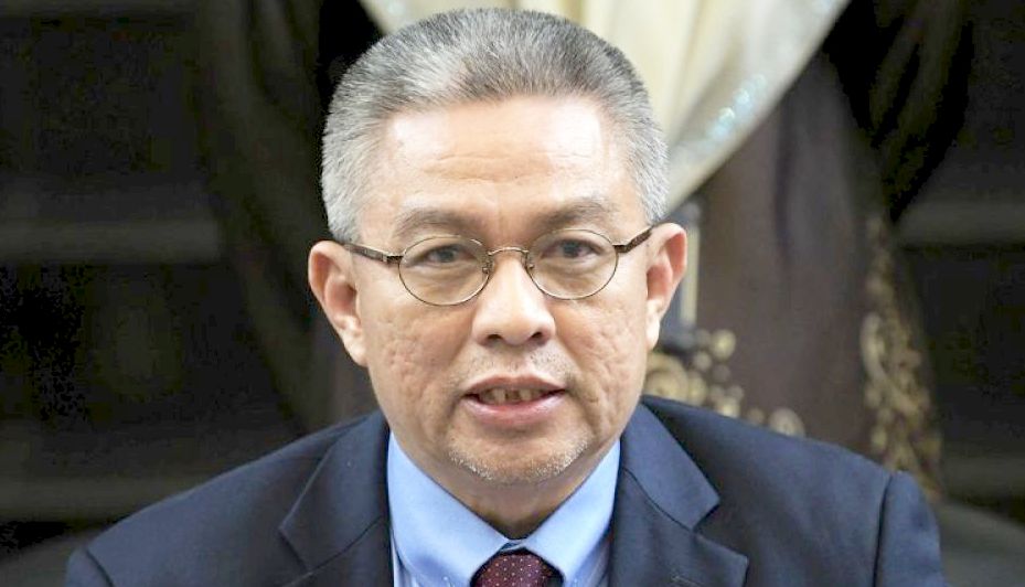 Dr. Adham Baba, Minister of Health Malaysia, endorsing the Deep Health® Device during Healthy Malaysia campaign